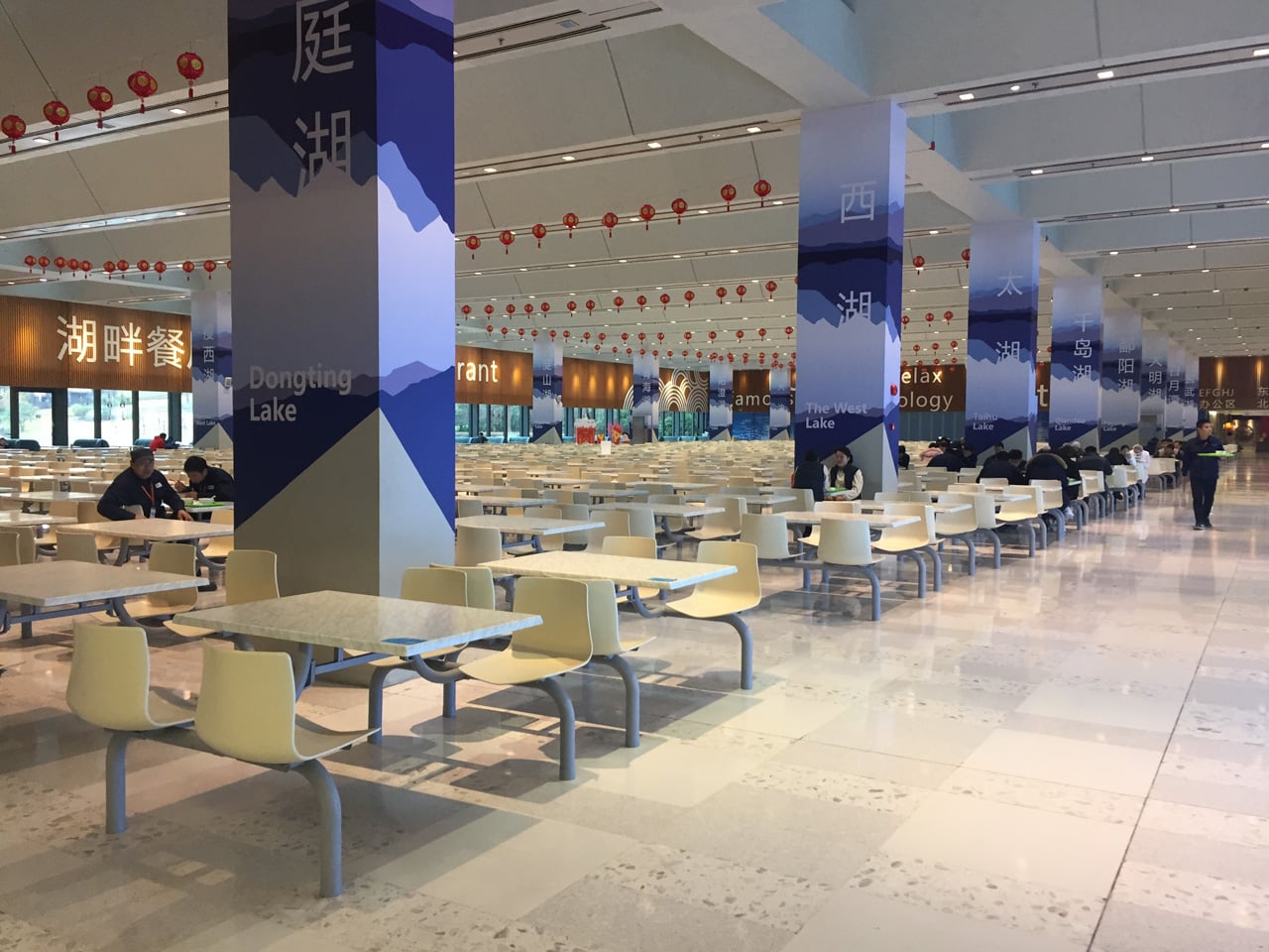 Jak vypadá sídlo Huawei v Číně (Shenzhen, Dongguan, Šanghaj)