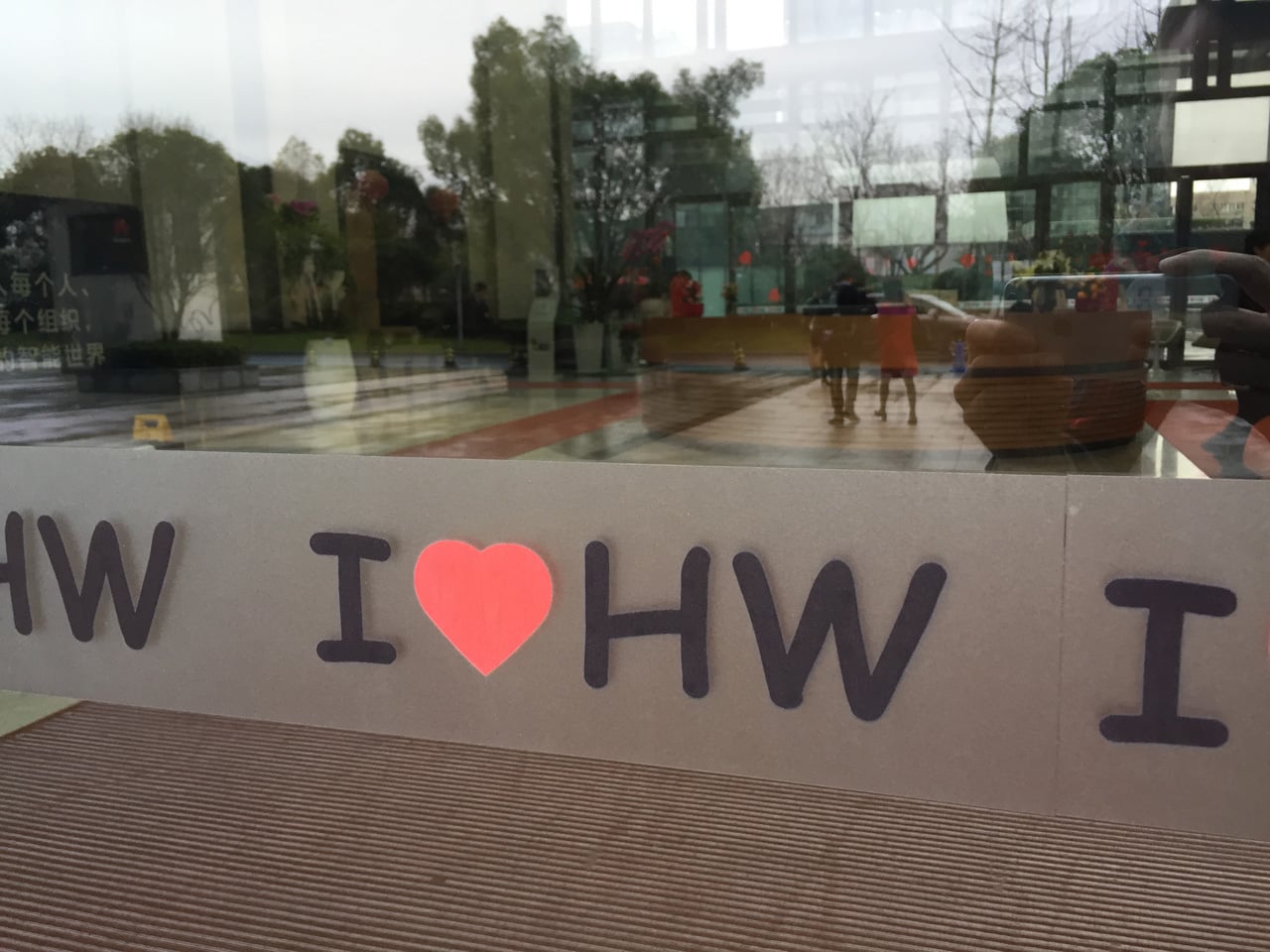 Jak vypadá sídlo Huawei v Číně (Shenzhen, Dongguan, Šanghaj)