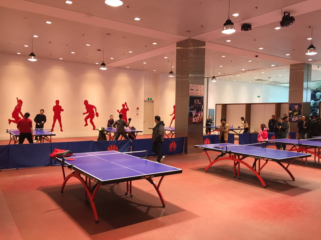 Jak vypadá sídlo Huawei v Číně (Shenzhen, Dongguan, Šanghaj)