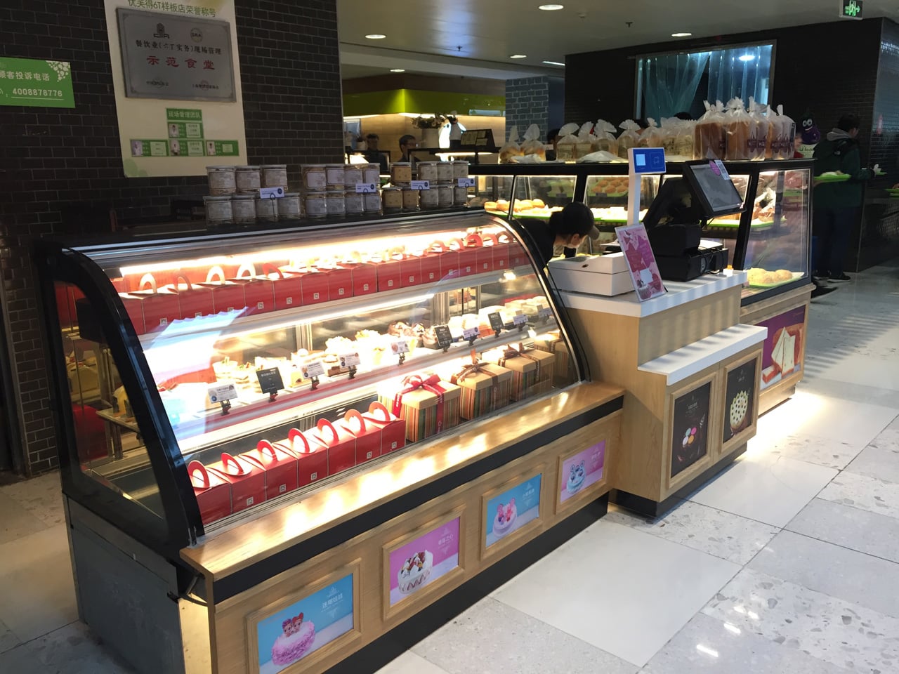 Jak vypadá sídlo Huawei v Číně (Shenzhen, Dongguan, Šanghaj)