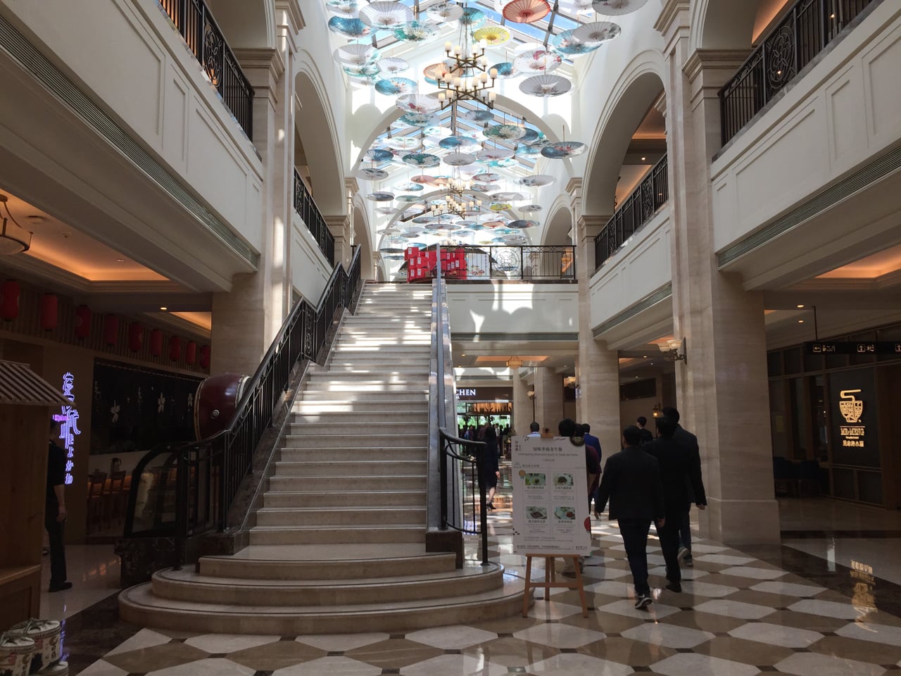 Jak vypadá sídlo Huawei v Číně (Shenzhen, Dongguan, Šanghaj)