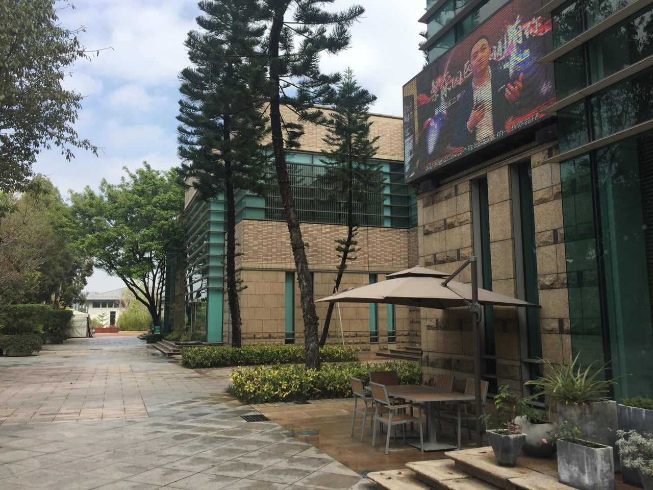 Jak vypadá sídlo Huawei v Číně (Shenzhen, Dongguan, Šanghaj)