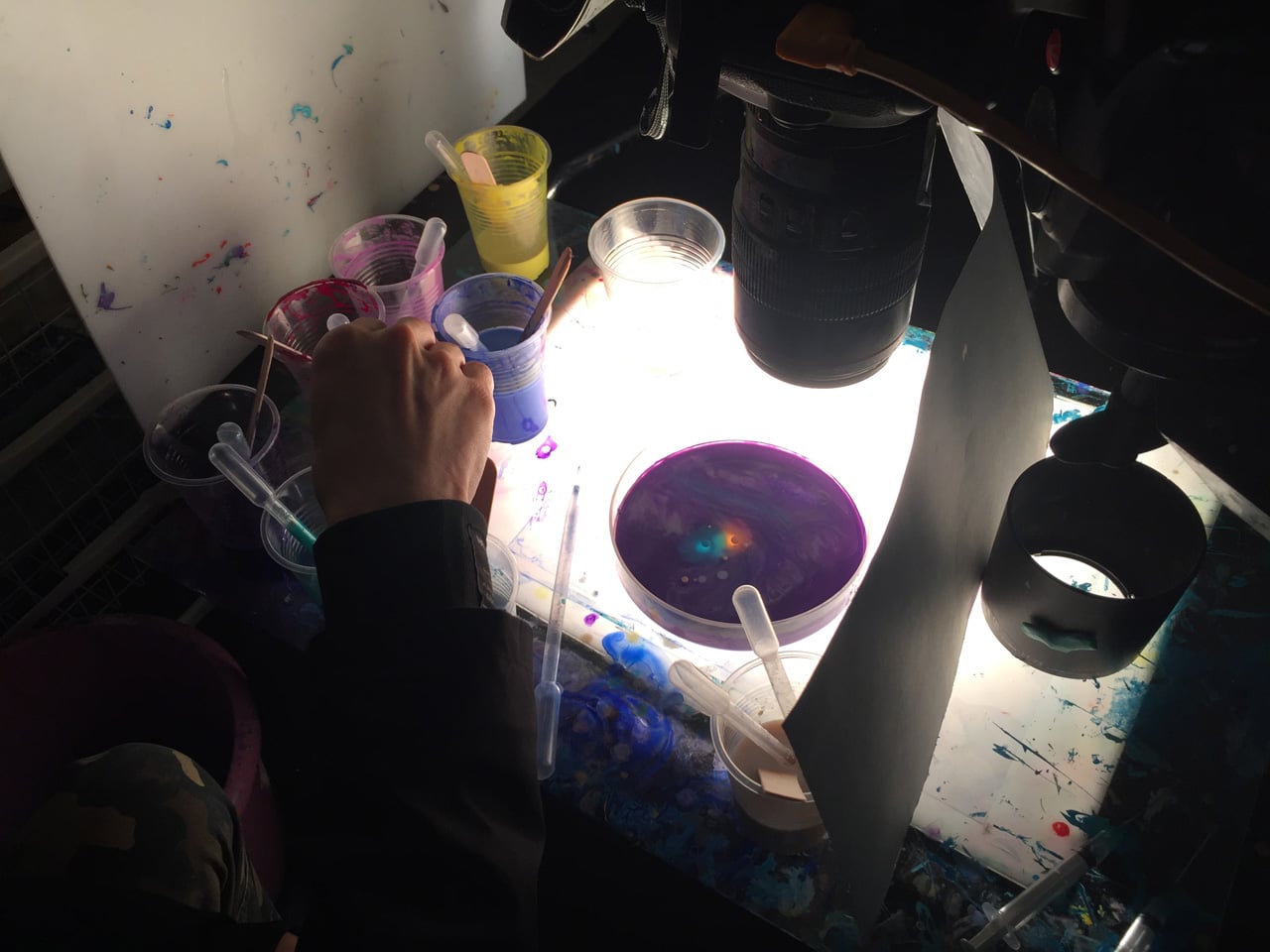 Jak se vytváří pozadí a témata pro chytré telefony Huawei