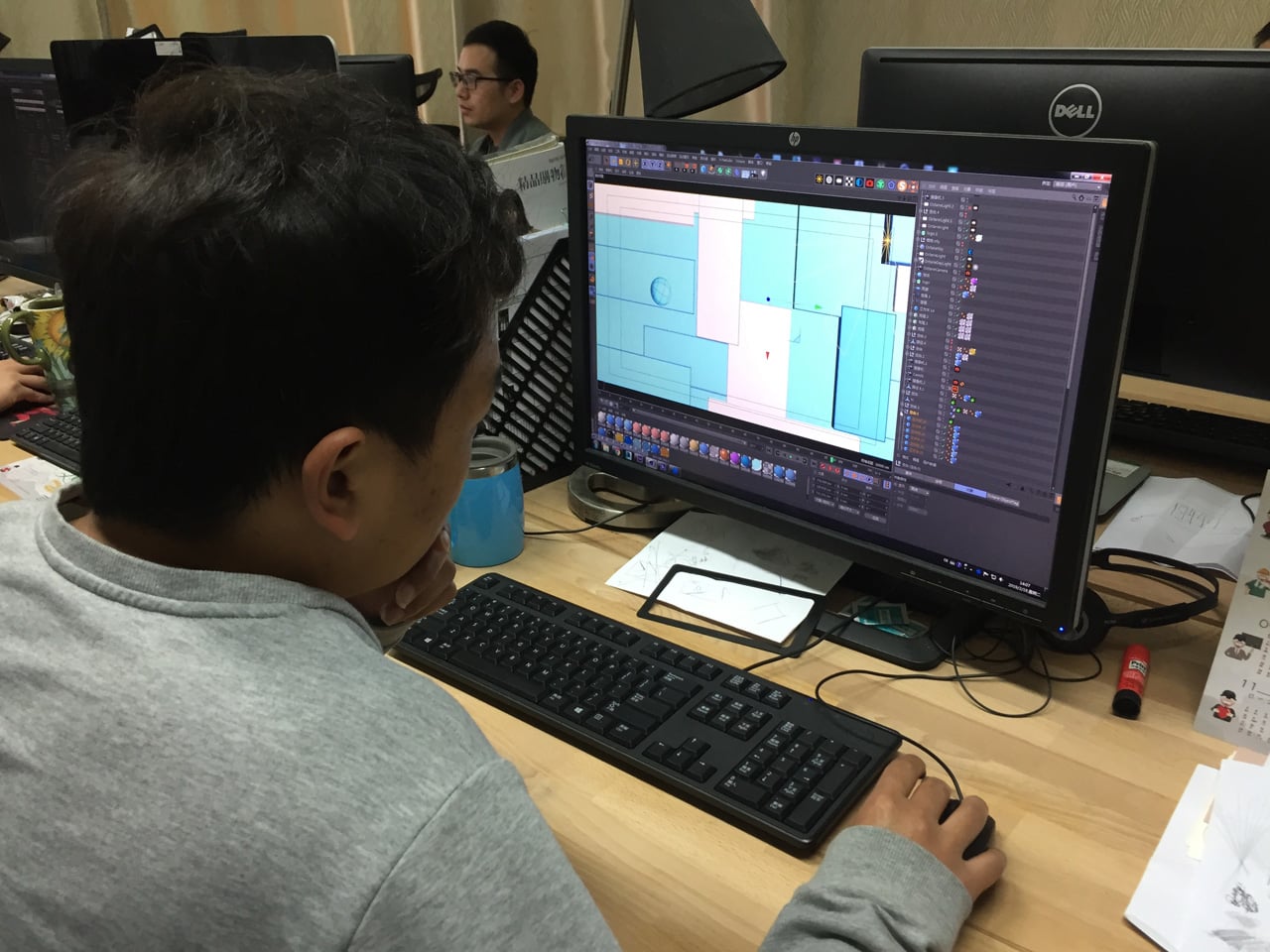 Jak se vytváří pozadí a témata pro chytré telefony Huawei