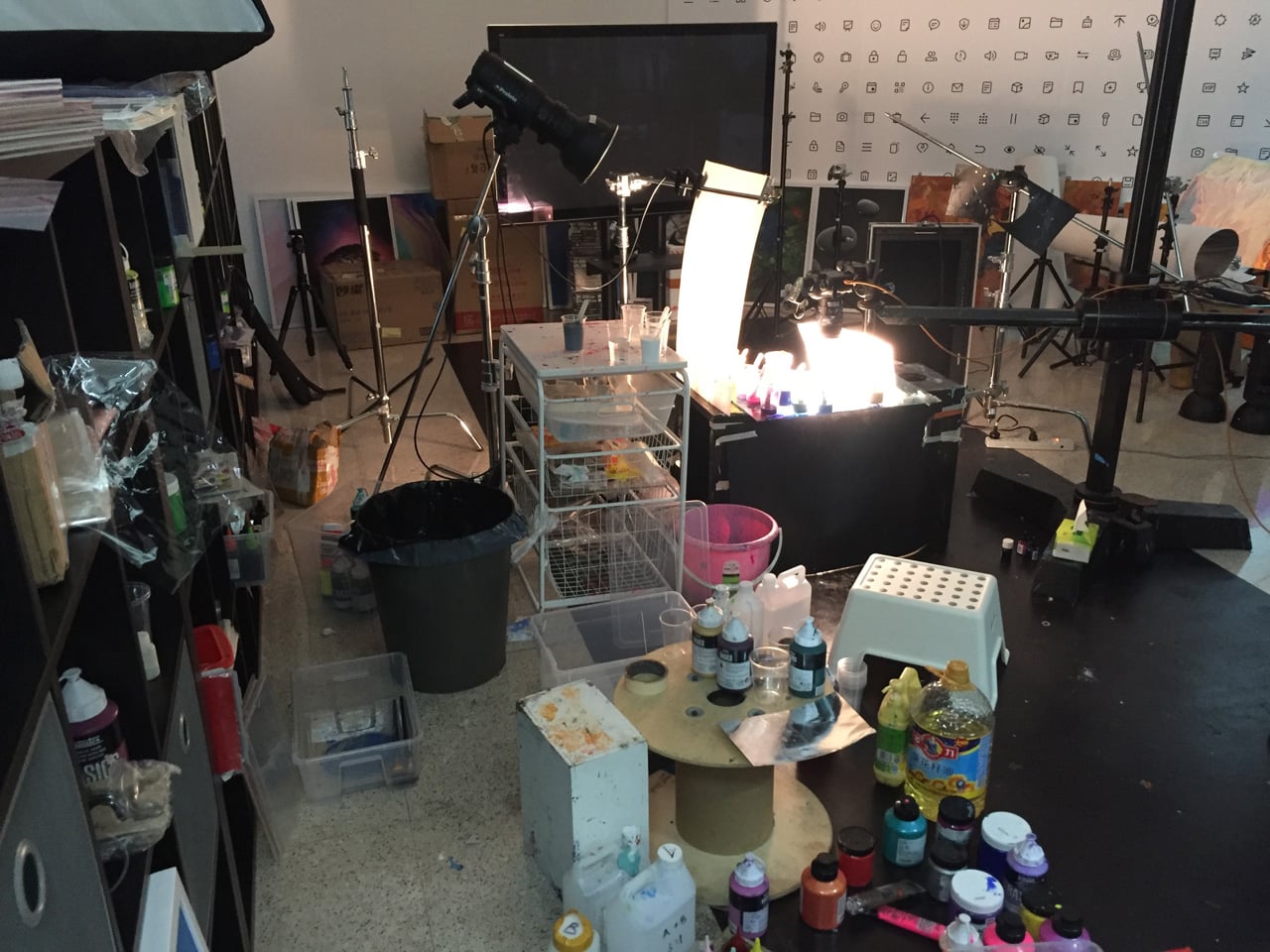 Jak se vytváří pozadí a témata pro chytré telefony Huawei