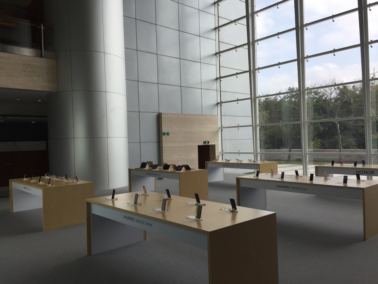 Jak vypadá sídlo Huawei v Číně (Shenzhen, Dongguan, Šanghaj)