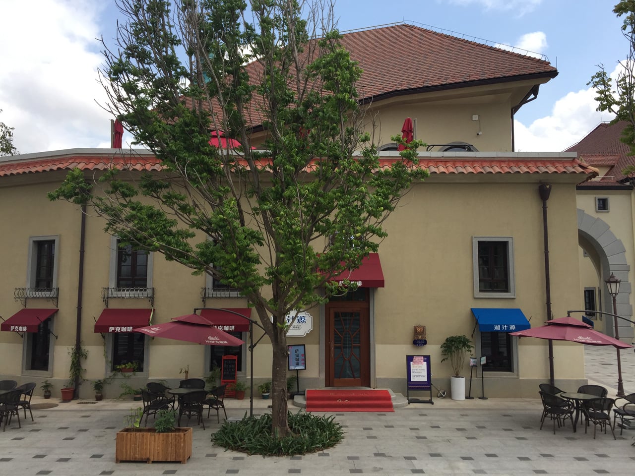 Jak vypadá sídlo Huawei v Číně (Shenzhen, Dongguan, Šanghaj)