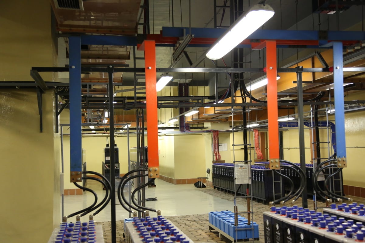 Od sklepů po věž - Ústřední telekomunikační budova CETINu