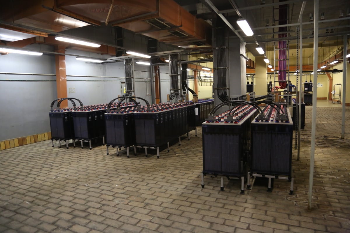 Od sklepů po věž - Ústřední telekomunikační budova CETINu