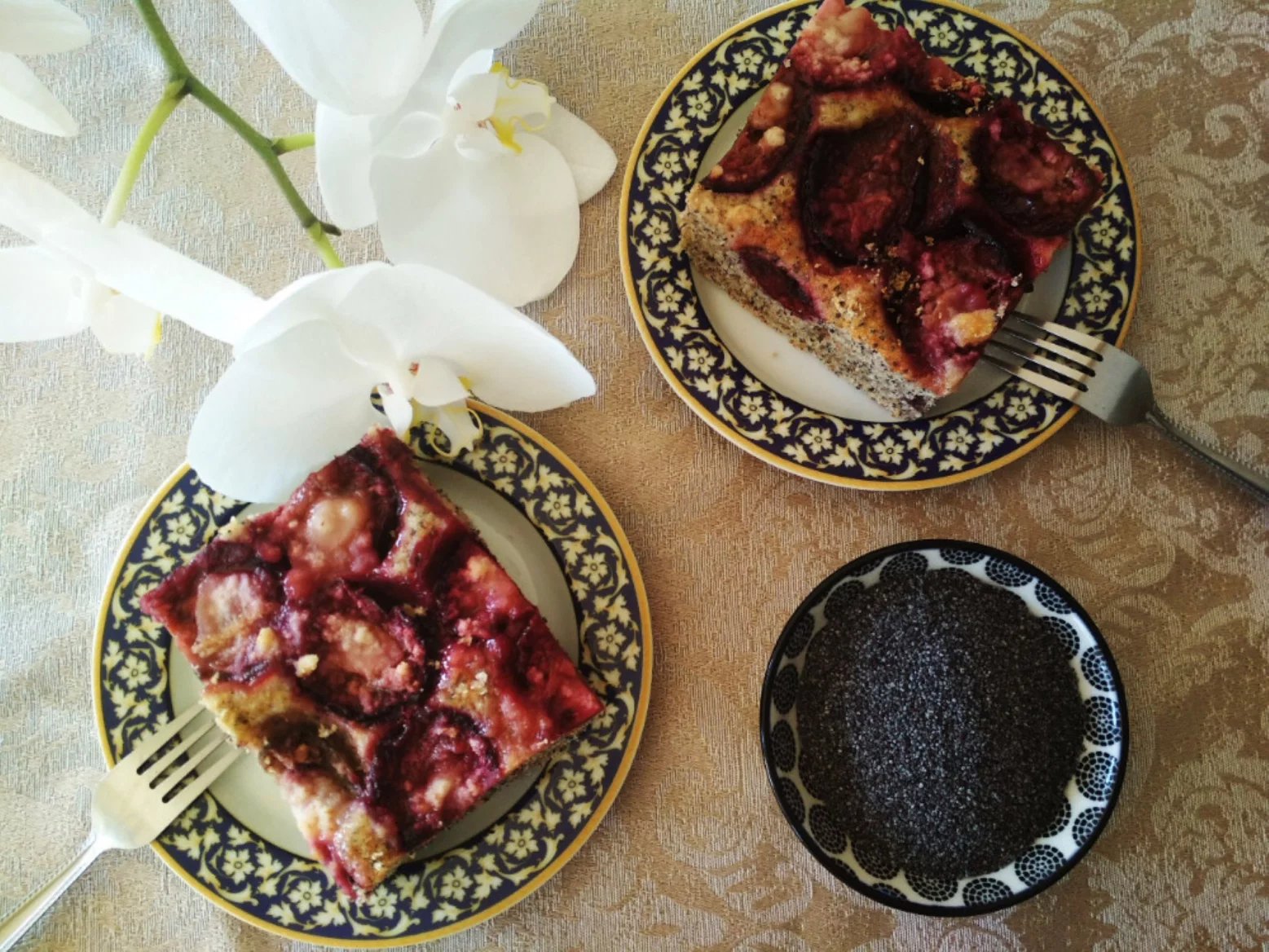 Řez se švestkou a mákem