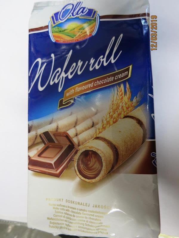 Nebezpečné potraviny - Ola Wafer roll - trubičky plněné krémem s čokoládovou příchutí. Výrobek obsahoval ve značném množství arašídy - alergen, který nebyl uveden ve složení. Potravina může způsobit vážené zdravotní komplikace lidem alergickým na arašídy.