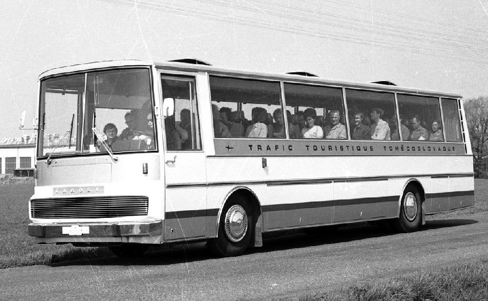 Karosa 2050 (Superlux) překvapí vysoce moderním vzhledem. Vozidlo sešlo ze světa až v devadesátých letech. Velká škoda…