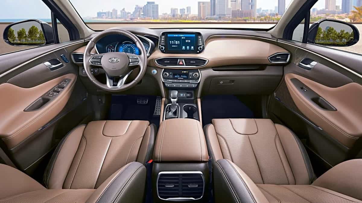 2019-04-10-best-interiors-Hyundai-Santa-Fe.jpg