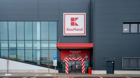 Náhledový obrázek - Dvanáct do tuctu. Kaufland na Barrandově otevřel novou vlajkovou prodejnu, má být nejmodernější v celé Praze