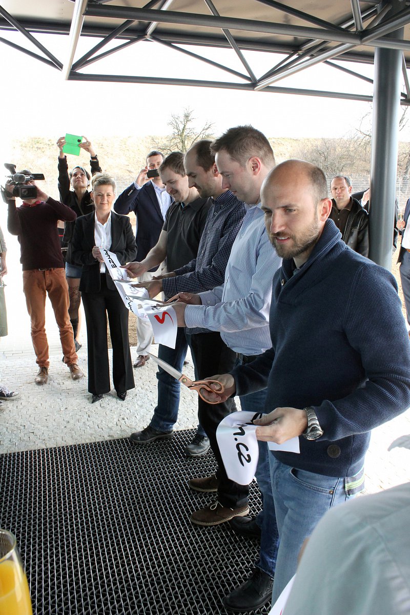 Seznam má pro stavbu a provoz datacentra založené dceřiné eseróčko Seznam.cz datová centra, s.r.o.