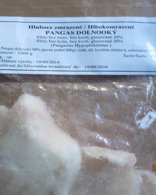 Pangas dolnooký. Kategorie: Falšované potraviny. Nevyhovující parametr: obsah masa. Výrobek obsahoval podstatně méně masa, než bylo uvedeno na obale. Spotřebitel tak byl uváděn v omyl. Výrobce / distributor: MOLTON s.r.o., Praha 7. Místo kontroly: Tesco Stores ČR a.s. Jičín