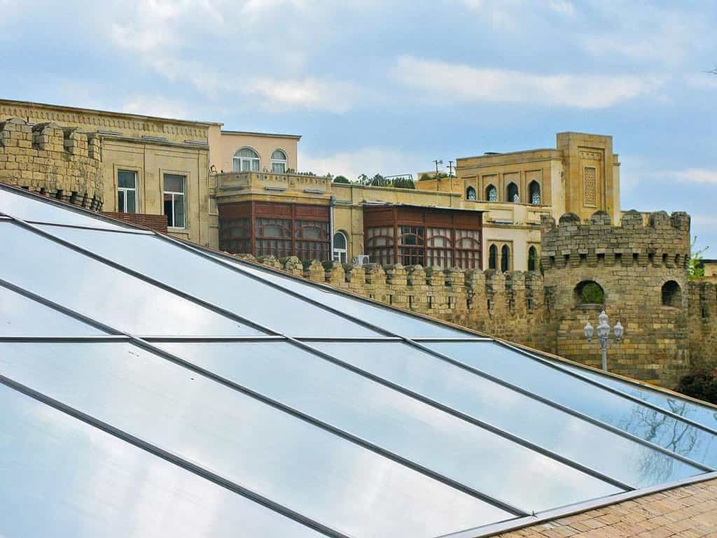 2018-12-od-komunismu-k-ropnc3a9mu-kapitalismu-pod-taktovkou-alij