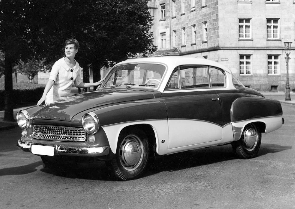 Jen tehdejší občané NDR věděli, jak falešné pozlátko představuje reklamní fotografie. Tento model byl dostupný jen velmi malému okruhu lidí…