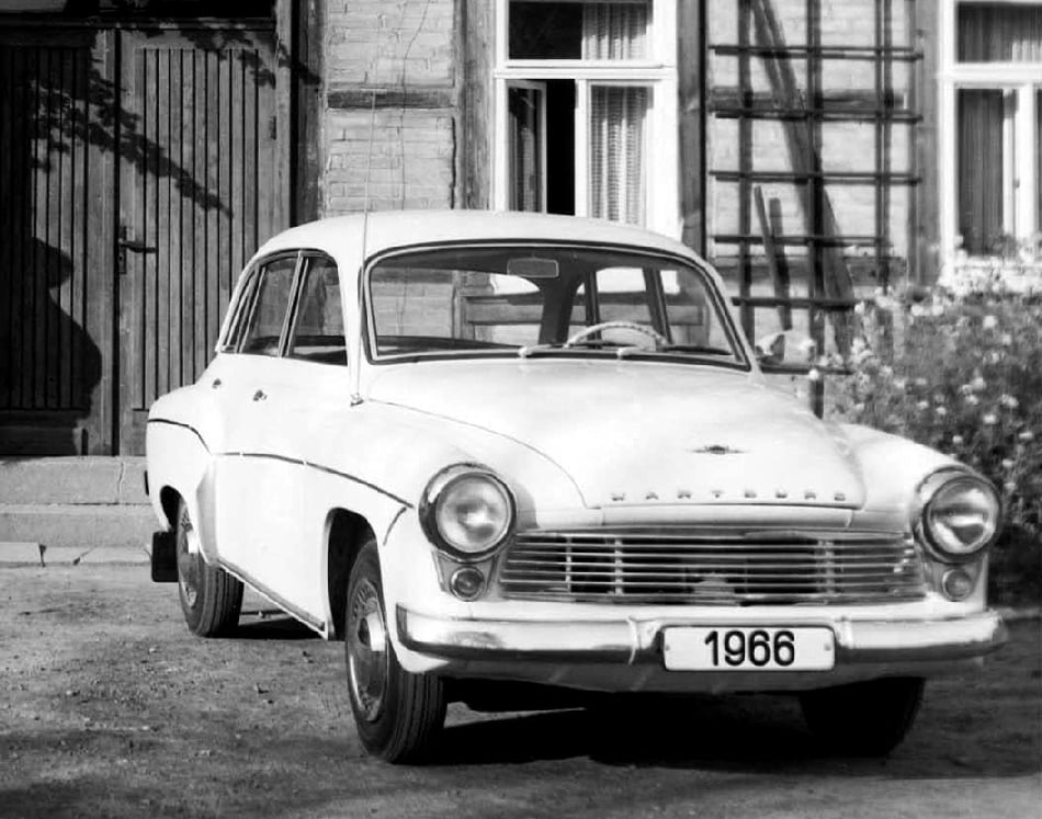 Na samotném konci existence řady se objevil tento „kočkopes“, používající technické skupiny budoucího modelu 353. K nám už se nedovážel…