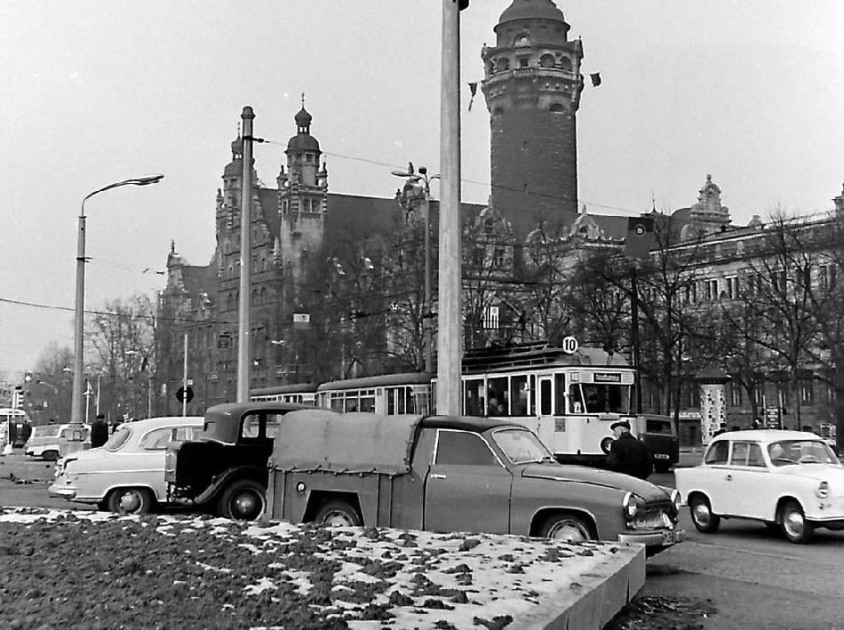 Praktický, ale nepříliš esteticky vyvážený pick-up pochází z karosárny v Halle