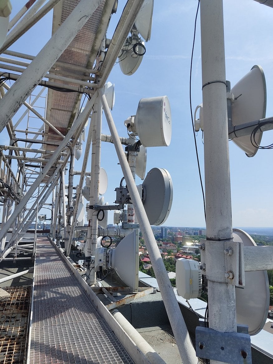 Mikrovlnné spoje Vodafonu (UPC) v pražských Kobylisích