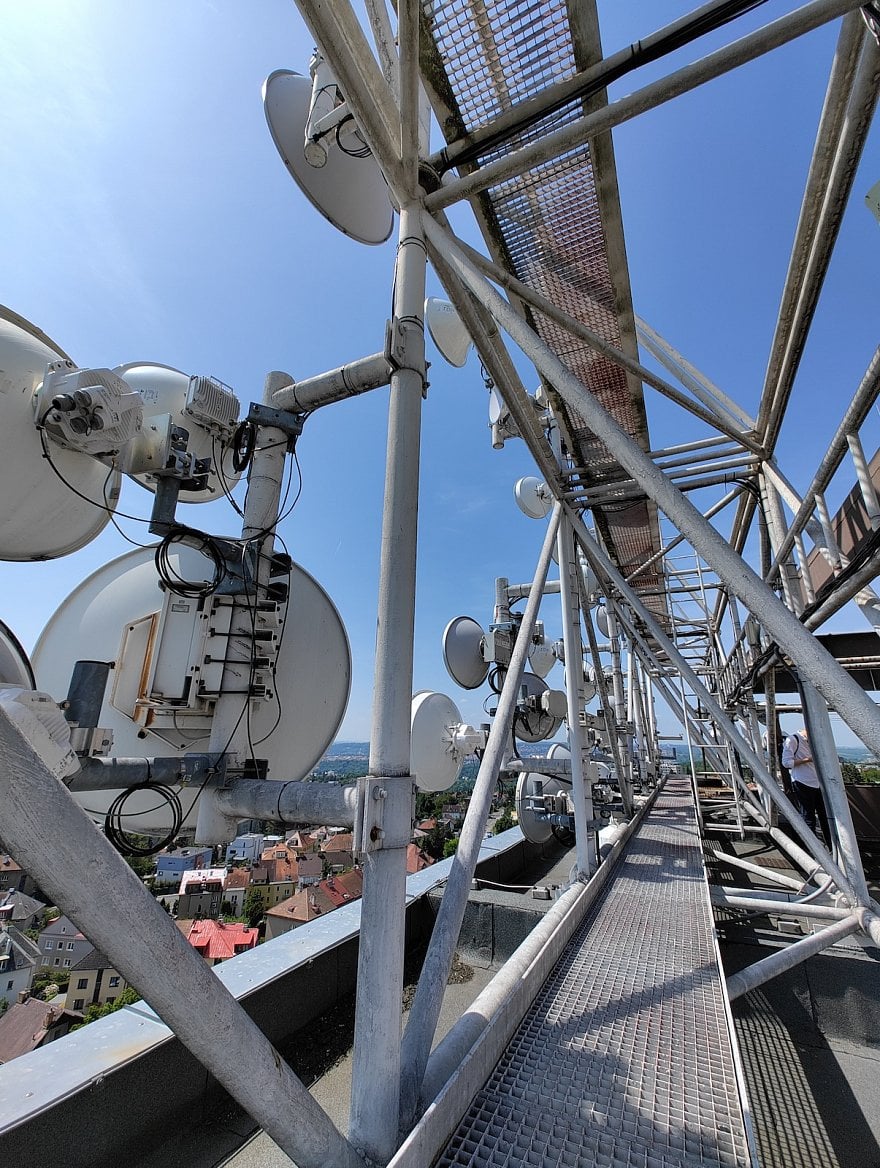 Mikrovlnné spoje Vodafonu (UPC) v pražských Kobylisích