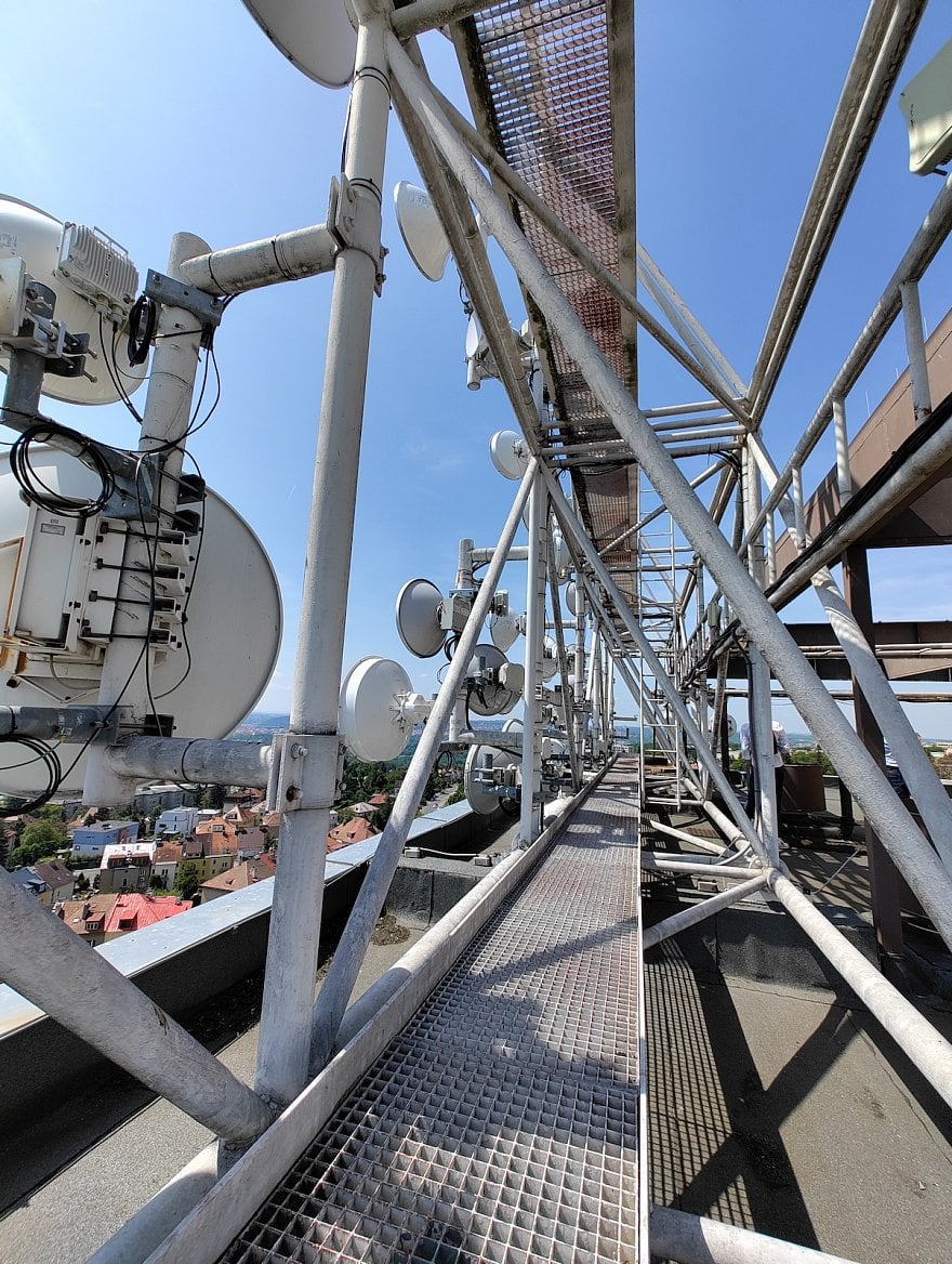 Mikrovlnné spoje Vodafonu (UPC) v pražských Kobylisích