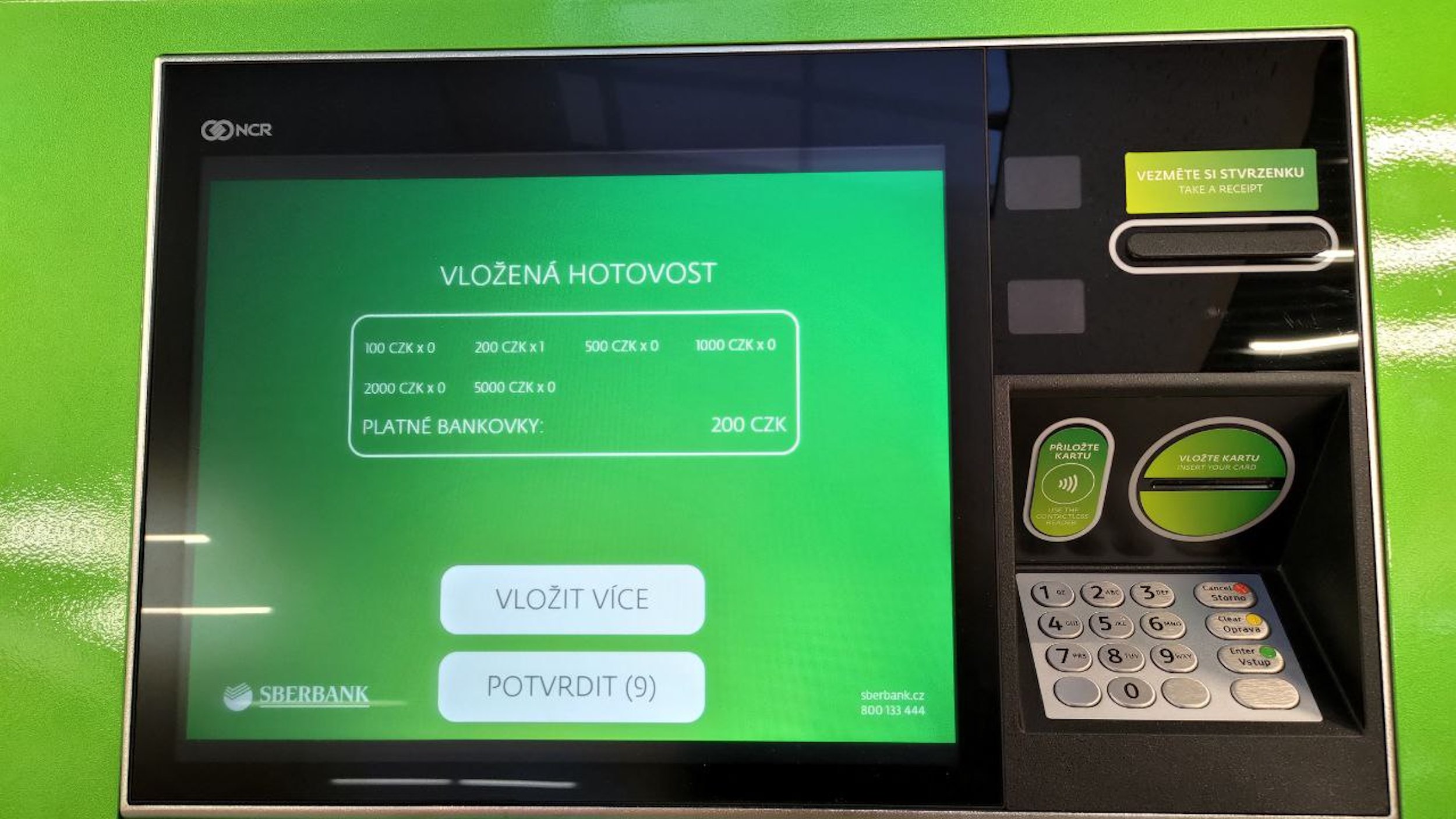 Vklad hotovosti v bankomatu Sberbank proběhl úspěčně. (25. 2. 2022)