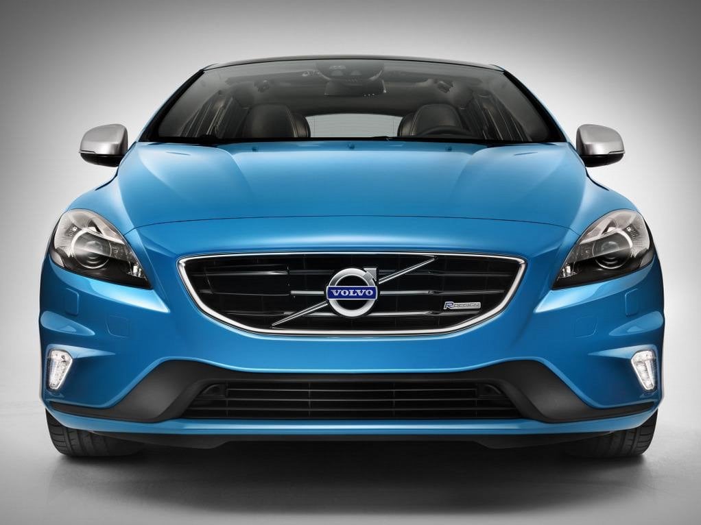 2018-10-volvo-v40-r-design.jpg