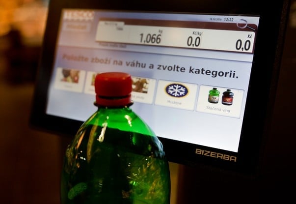Víno musíte zvážit, opatřit etiketou, která vyjede z váhy, a čárový kód naskenovat