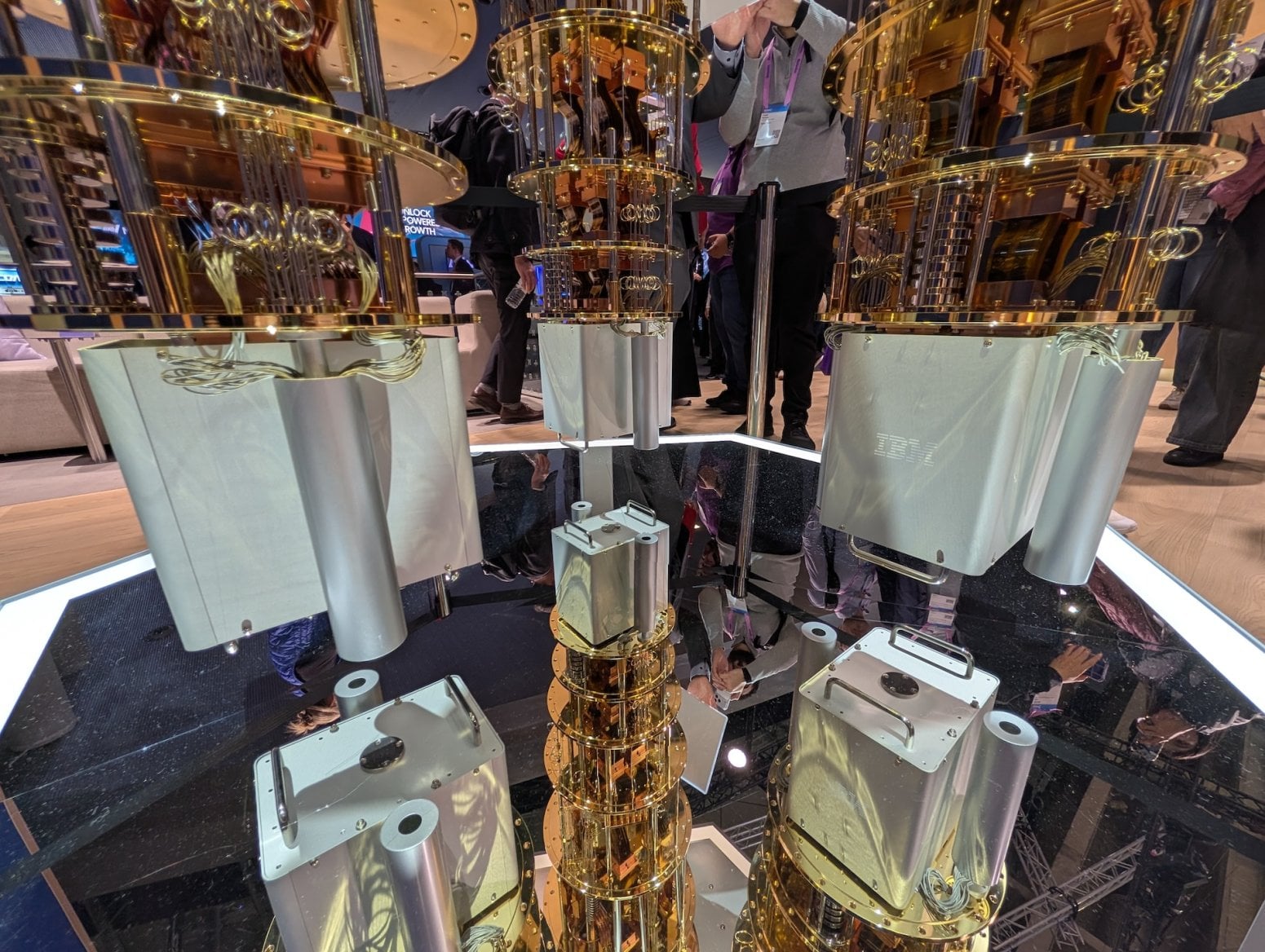 Kvantový počítač IBM Q System Two