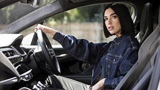 Náhledový obrázek - Dua Lipa a značka Jaguar vytvořily skladbu, kterou si může každý fanoušek upravit podle sebe