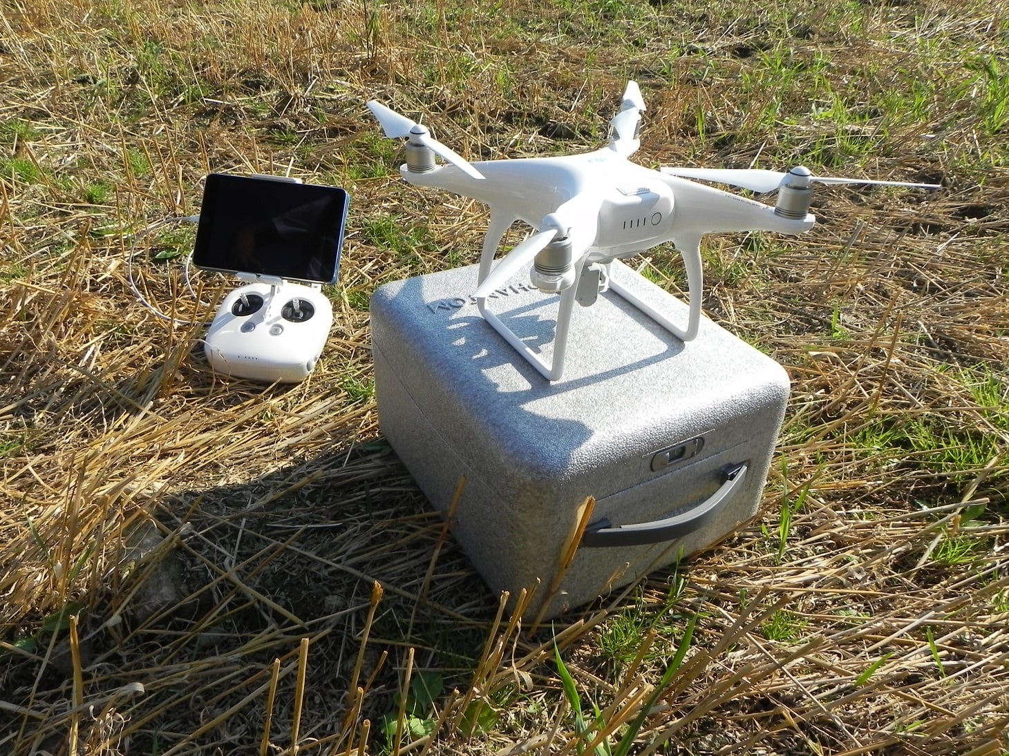 Dron i s ovládáním