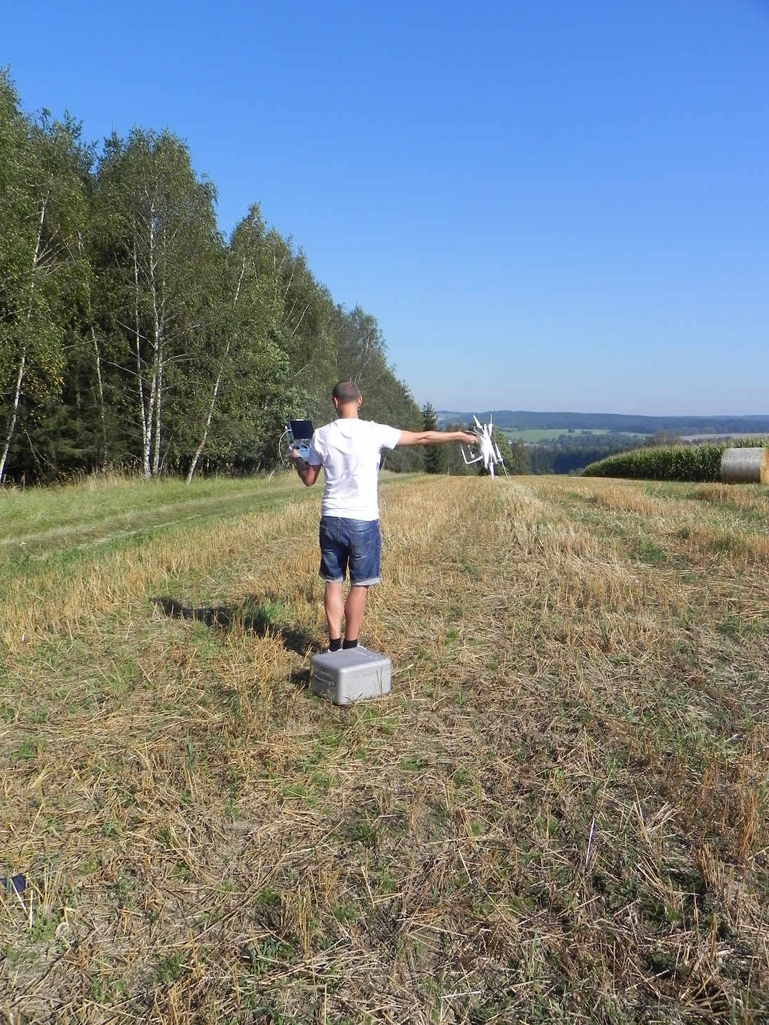 Před startem je nutné zkalibrovat dron -  "nastavit sever"