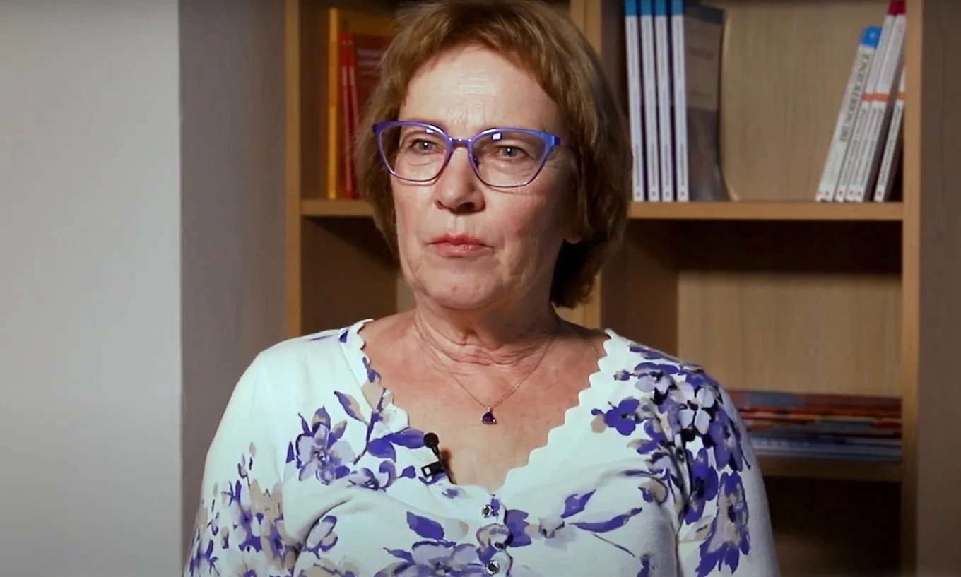 „Šlo o první transplantaci pupečníkové krve v České republice a vůbec o první transplantaci pupečníkové krve při této konkrétní diagnóze na světě. Dárcem se stal malý bratříček pacienta“ vysvětluje profesorka Jiřina Bartůňková, přednostka Ústavu imunologie 2. LF UK a FN Motol.