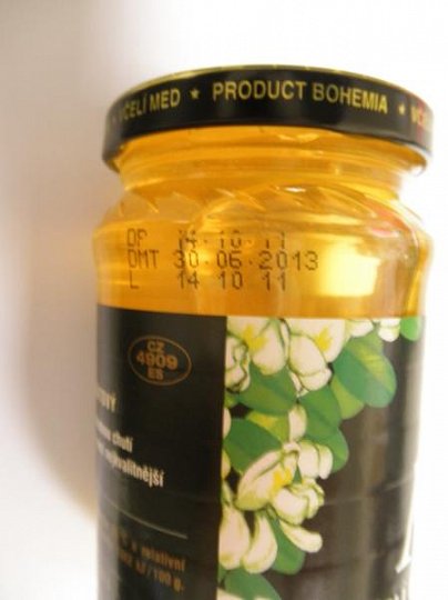 Med obsahoval zejména pyl rostlin z čeledi brukvovitých, nikoliv akátu. Byl zjištěn pyl rostlin, které nerostou v České republice, to neodpovídá údaji na obale "plněno českým medem". Výrobce: Product Bohemia s.r.o., Nová Ves u Chotěboře