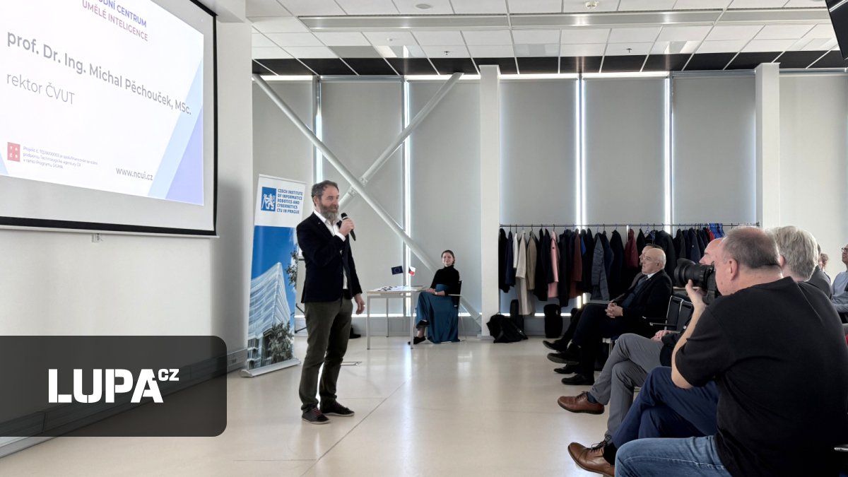 Pěchouček na ČVUT otevřel Národní centrum umělé inteligence, má AI zabydlet ve firmách i veřejné správě