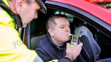 Náhledový obrázek - Vše, co byste měli jako řidiči vědět o alkoholu a dechové zkoušce