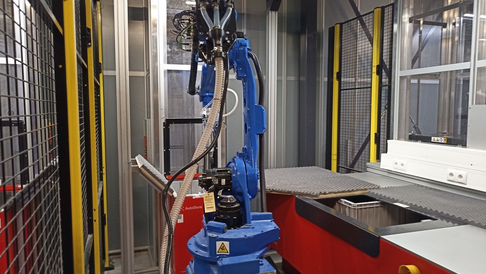 Robotická ruka pro chytání objednávek