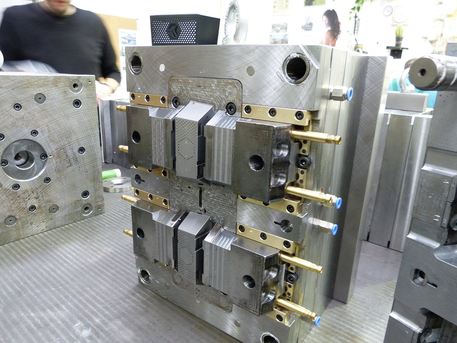 Výroba krabiček pro Turris Mox