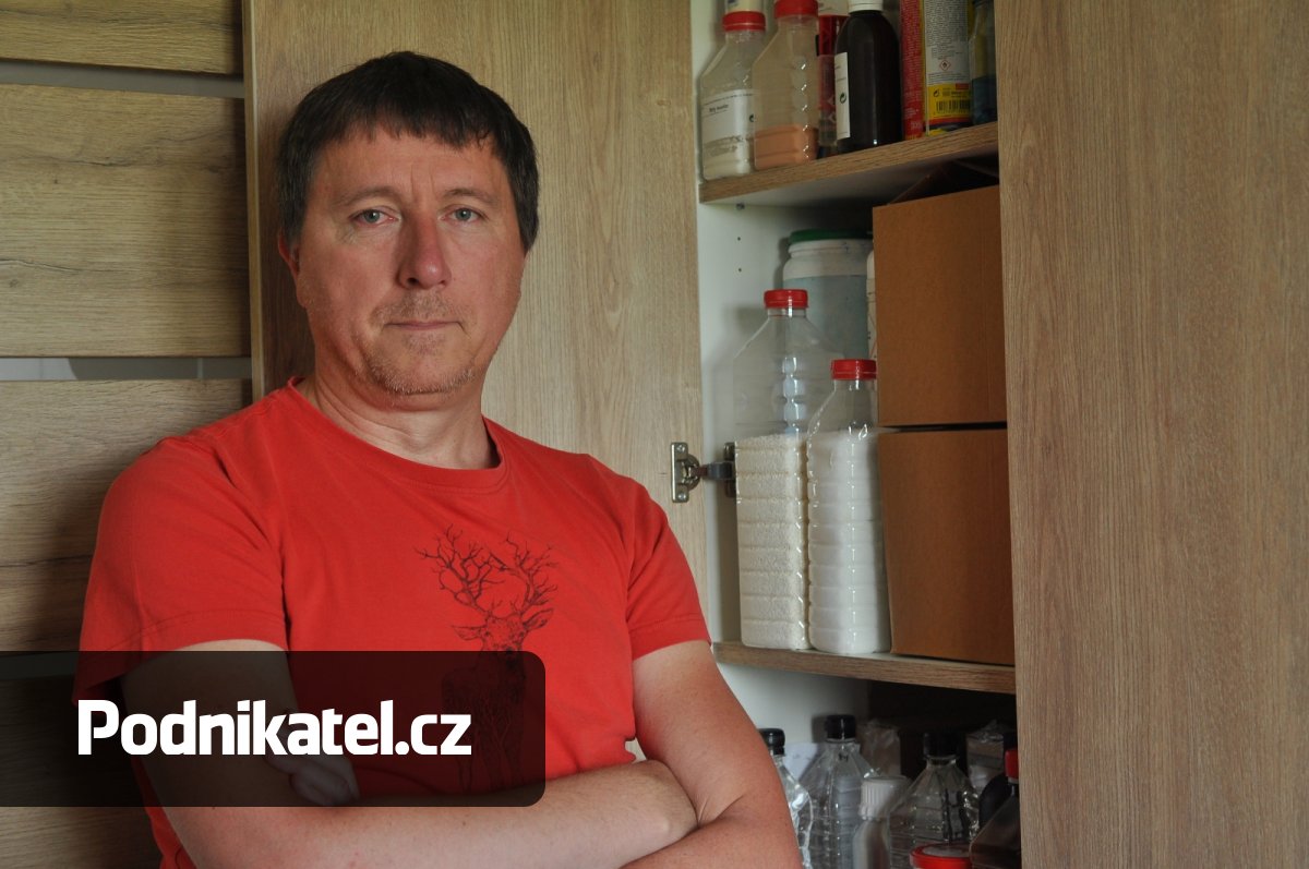 Jeho největším pokladem je recept. Na Vysočině totiž vyrábí inkoust