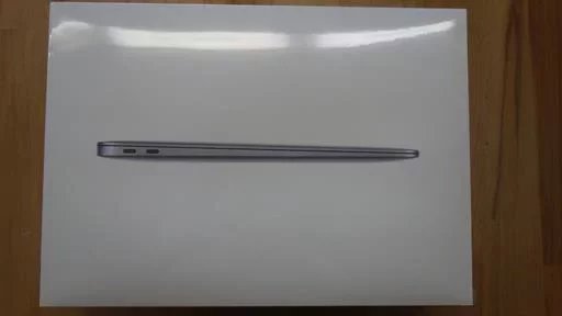 Náhled produktů značky Apple v dražbě Finanční správy