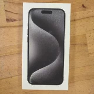 Náhled produktů značky Apple v dražbě Finanční správy