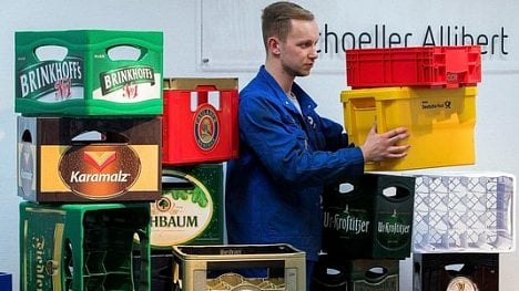 Náhledový obrázek - Důsledek veder: německým pivovarům docházejí lahve i přepravky