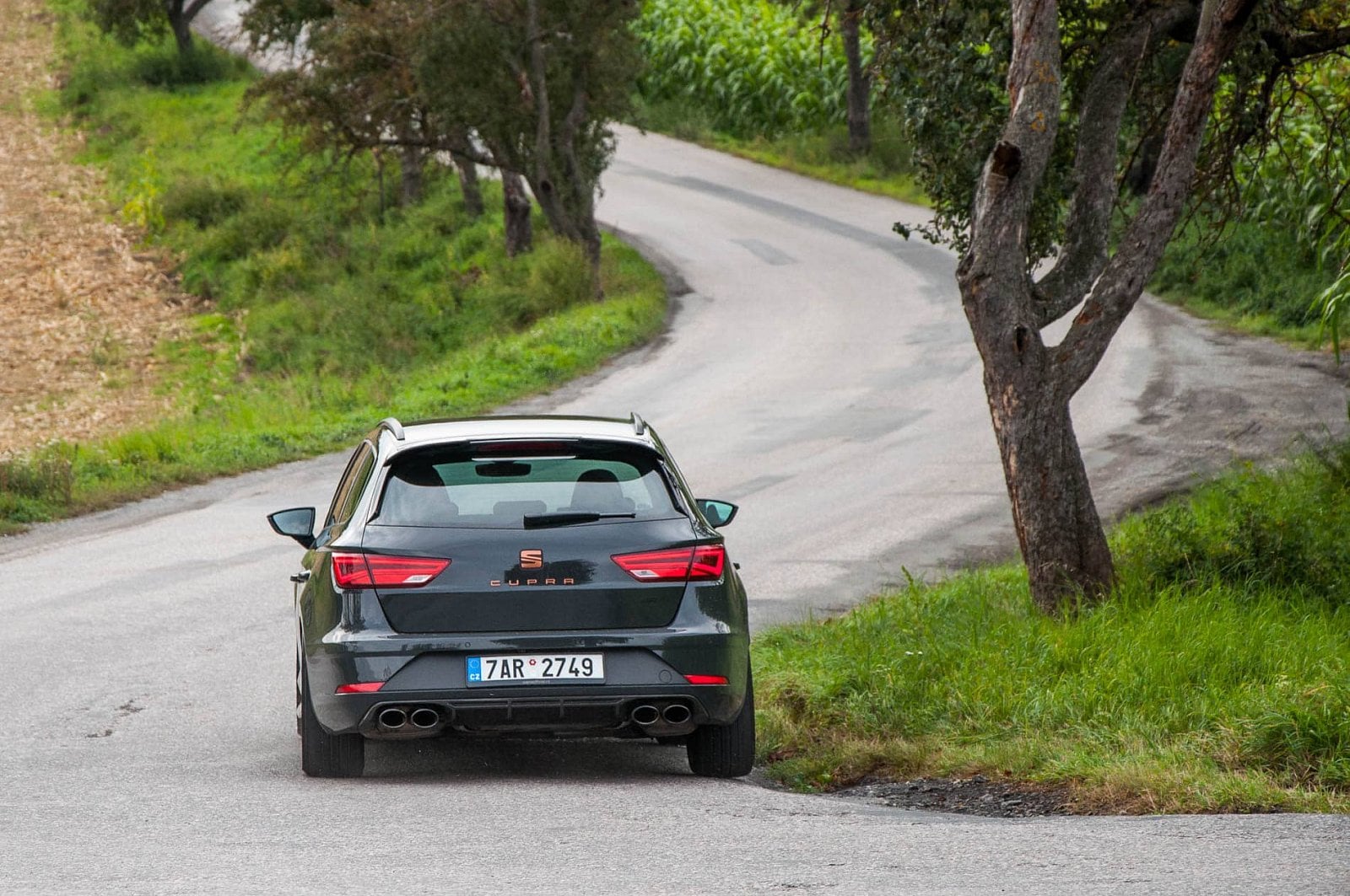 2019-11-seat-leon-cupra-r-st-33-of-39.jpg