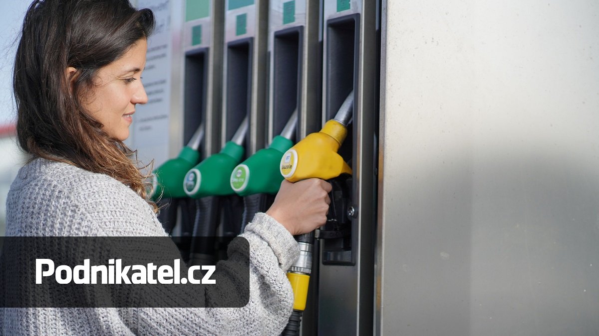 Strop cen benzinu a nafty výrazně klesl