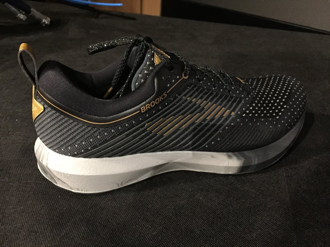 Personalizovaná bota Brooks Genesys