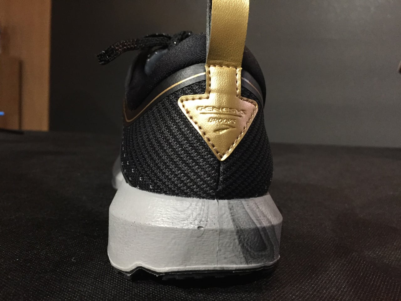 Personalizovaná bota Brooks Genesys