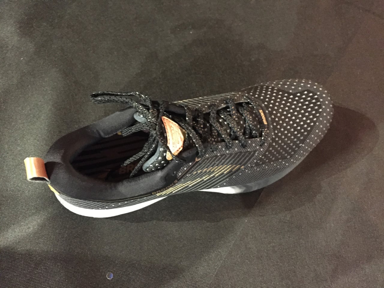 Personalizovaná bota Brooks Genesys