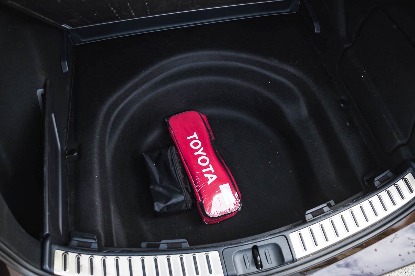 Test Toyota Corolla Touring Sports 2.0 Hybrid: Svižná alternativa, která  pořád nesedne každému - Autobible.cz - Předjedeme vaše představy!